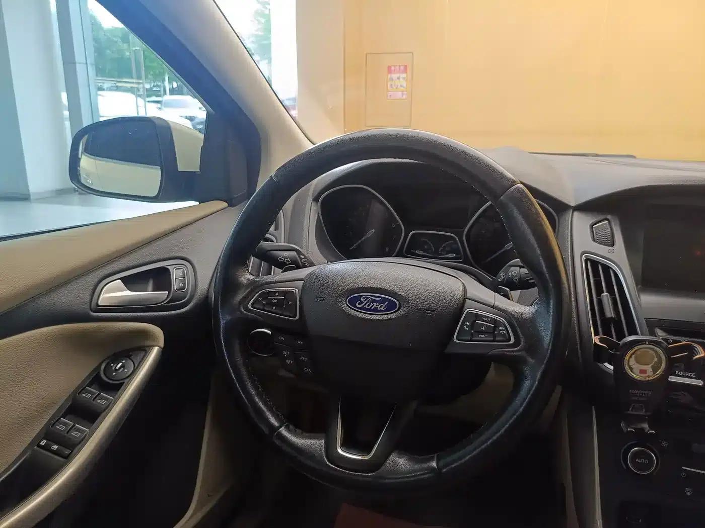 2017 Ford Focus Sedan EcoBoost 180 Automatic Flagship — миниатюра 14