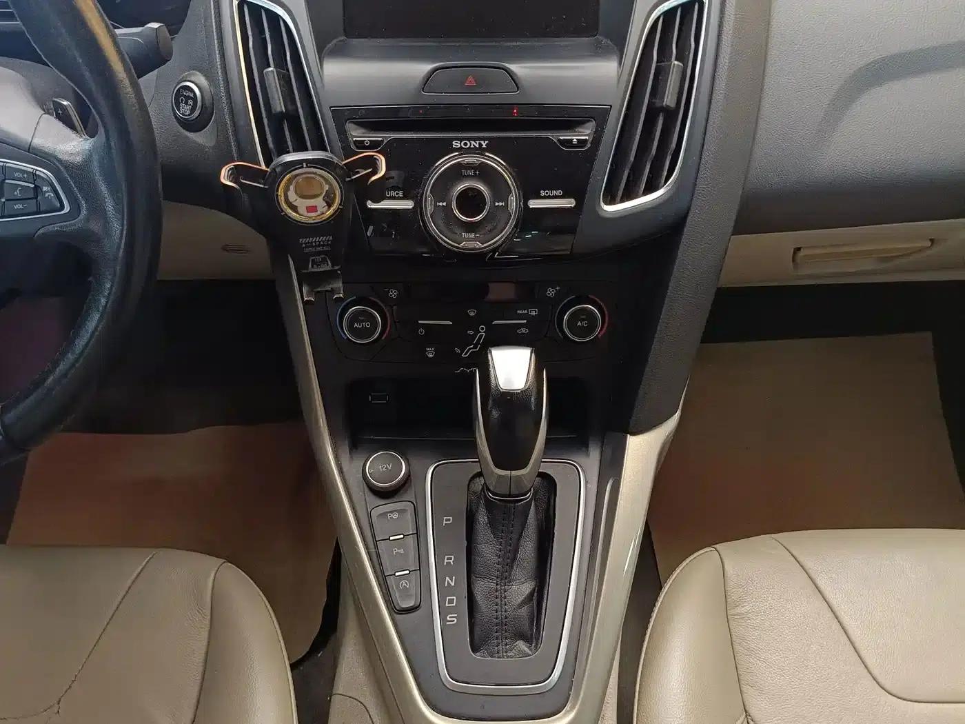 2017 Ford Focus Sedan EcoBoost 180 Automatic Flagship — миниатюра 18