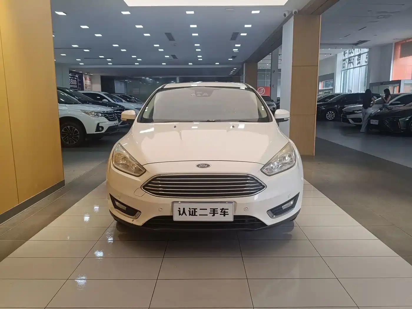 2017 Ford Focus Sedan EcoBoost 180 Automatic Flagship — миниатюра 3