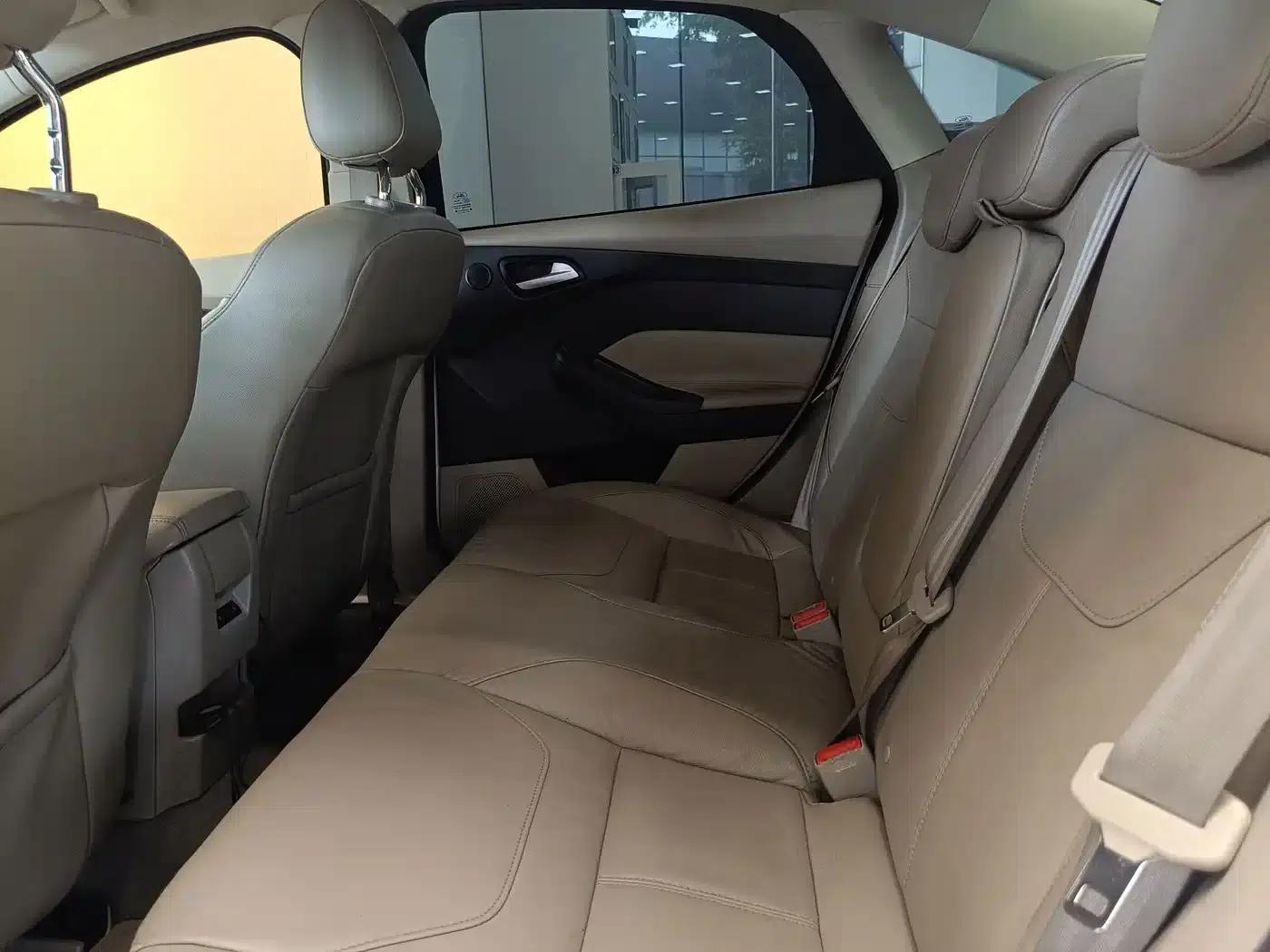 2017 Ford Focus Sedan EcoBoost 180 Automatic Flagship — миниатюра 22