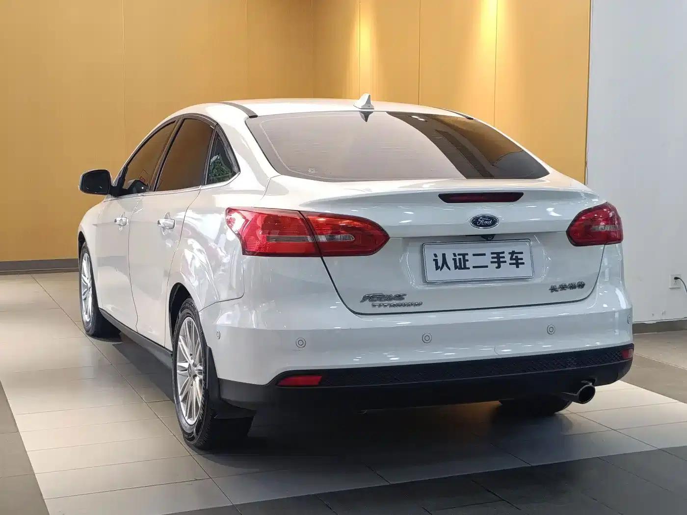 2017 Ford Focus Sedan EcoBoost 180 Automatic Flagship — миниатюра 25