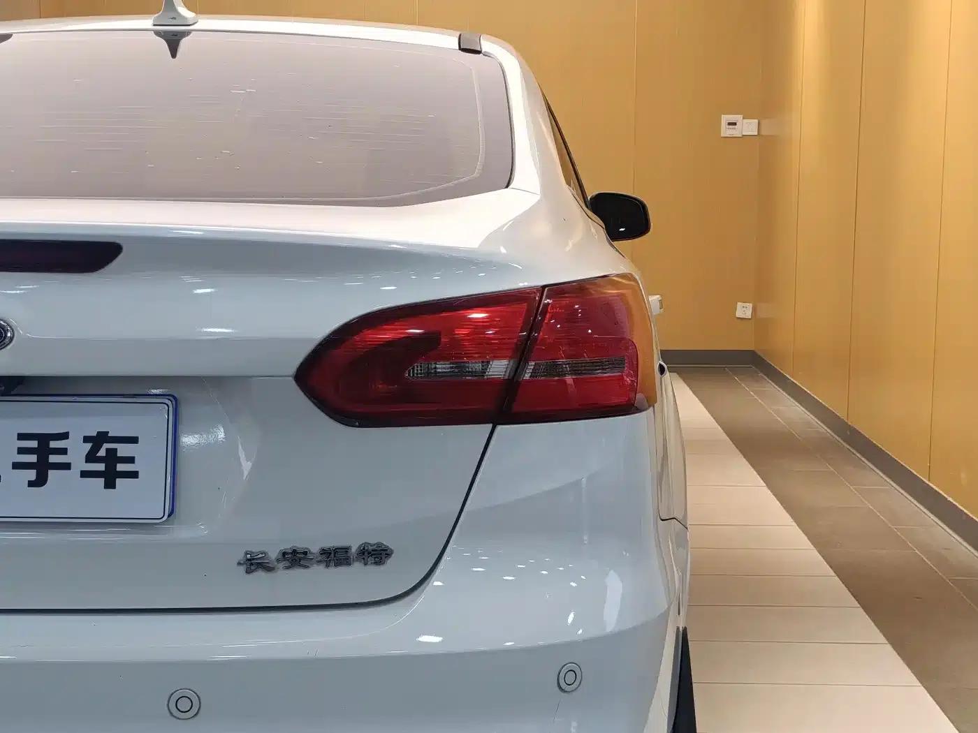 2017 Ford Focus Sedan EcoBoost 180 Automatic Flagship — миниатюра 26