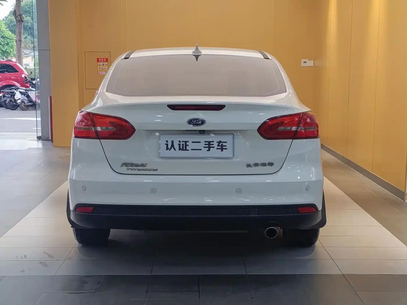 2017 Ford Focus Sedan EcoBoost 180 Automatic Flagship — миниатюра 28