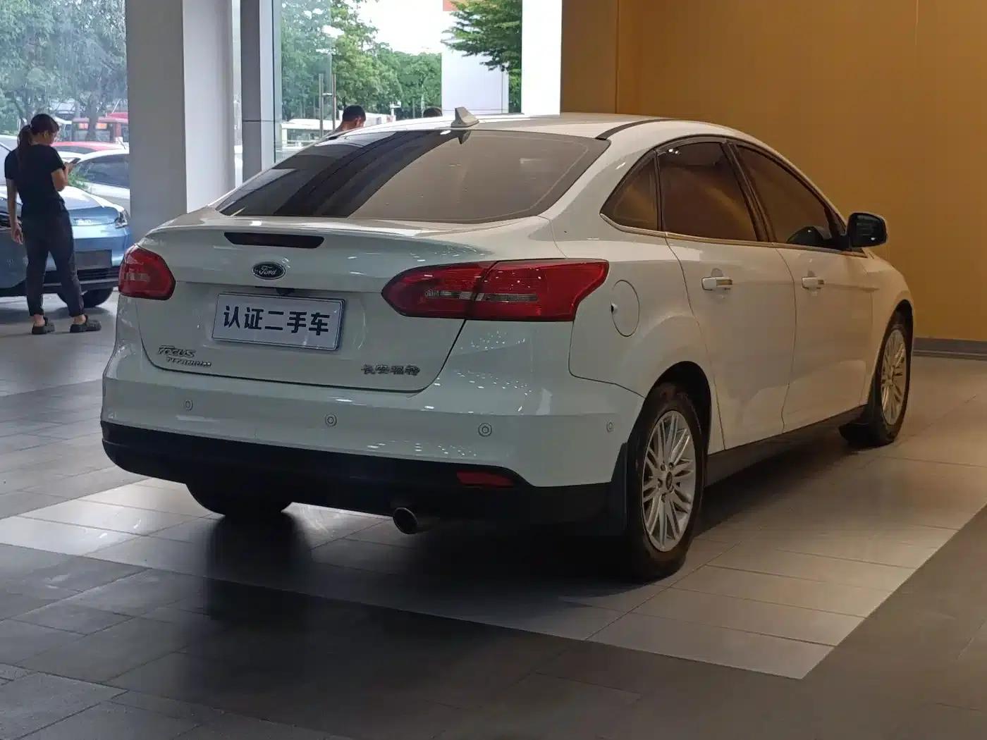 2017 Ford Focus Sedan EcoBoost 180 Automatic Flagship — миниатюра 29