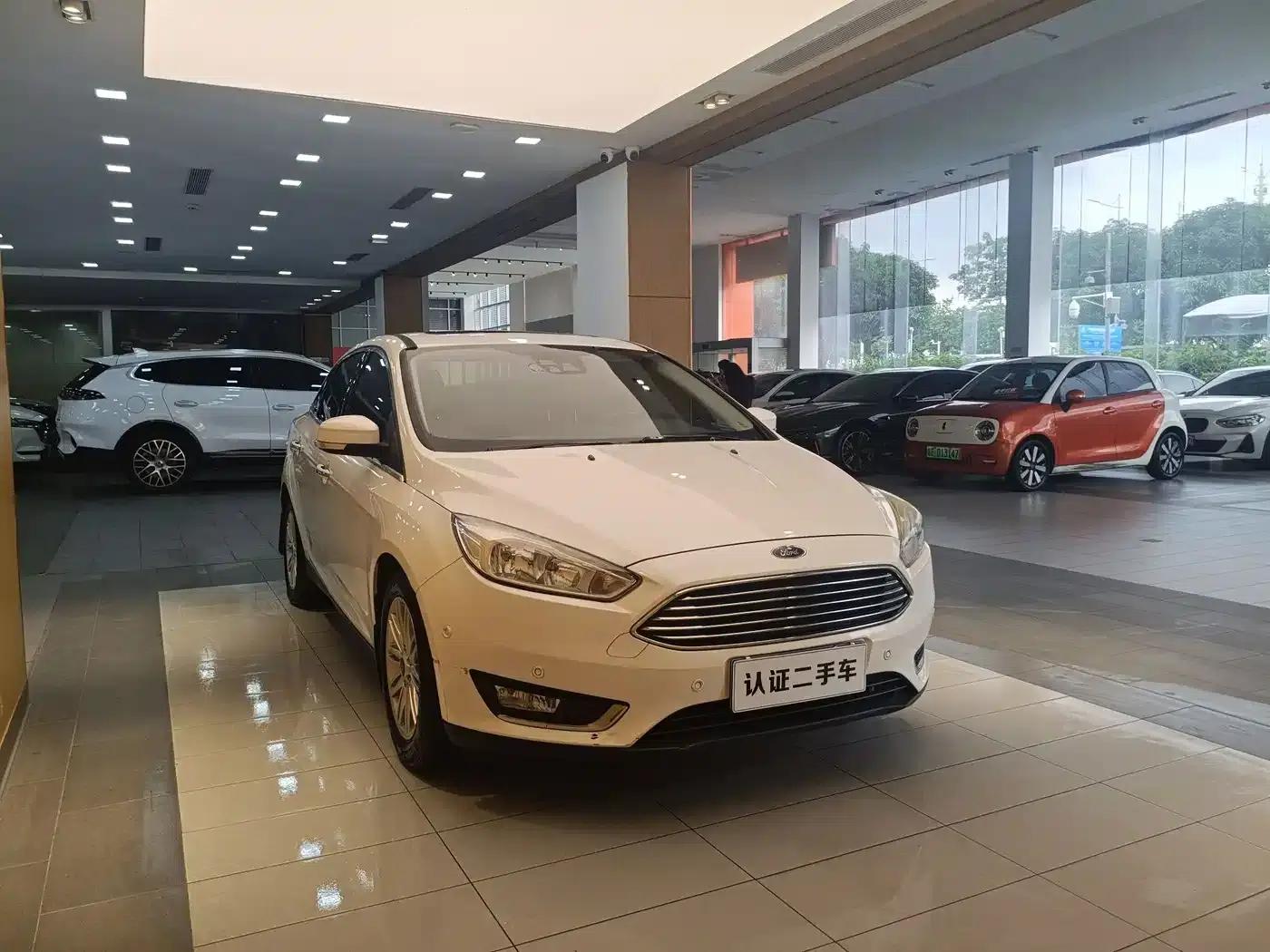 2017 Ford Focus Sedan EcoBoost 180 Automatic Flagship — миниатюра 4