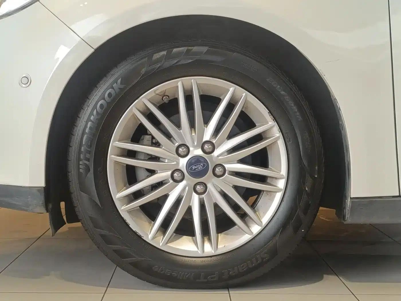 2017 Ford Focus Sedan EcoBoost 180 Automatic Flagship — миниатюра 5