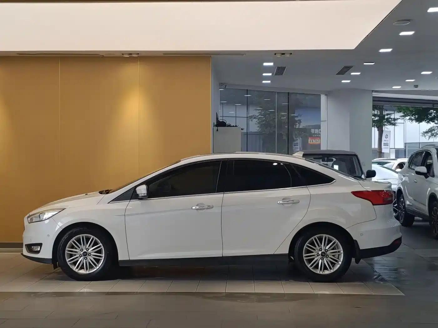 2017 Ford Focus Sedan EcoBoost 180 Automatic Flagship — миниатюра 6