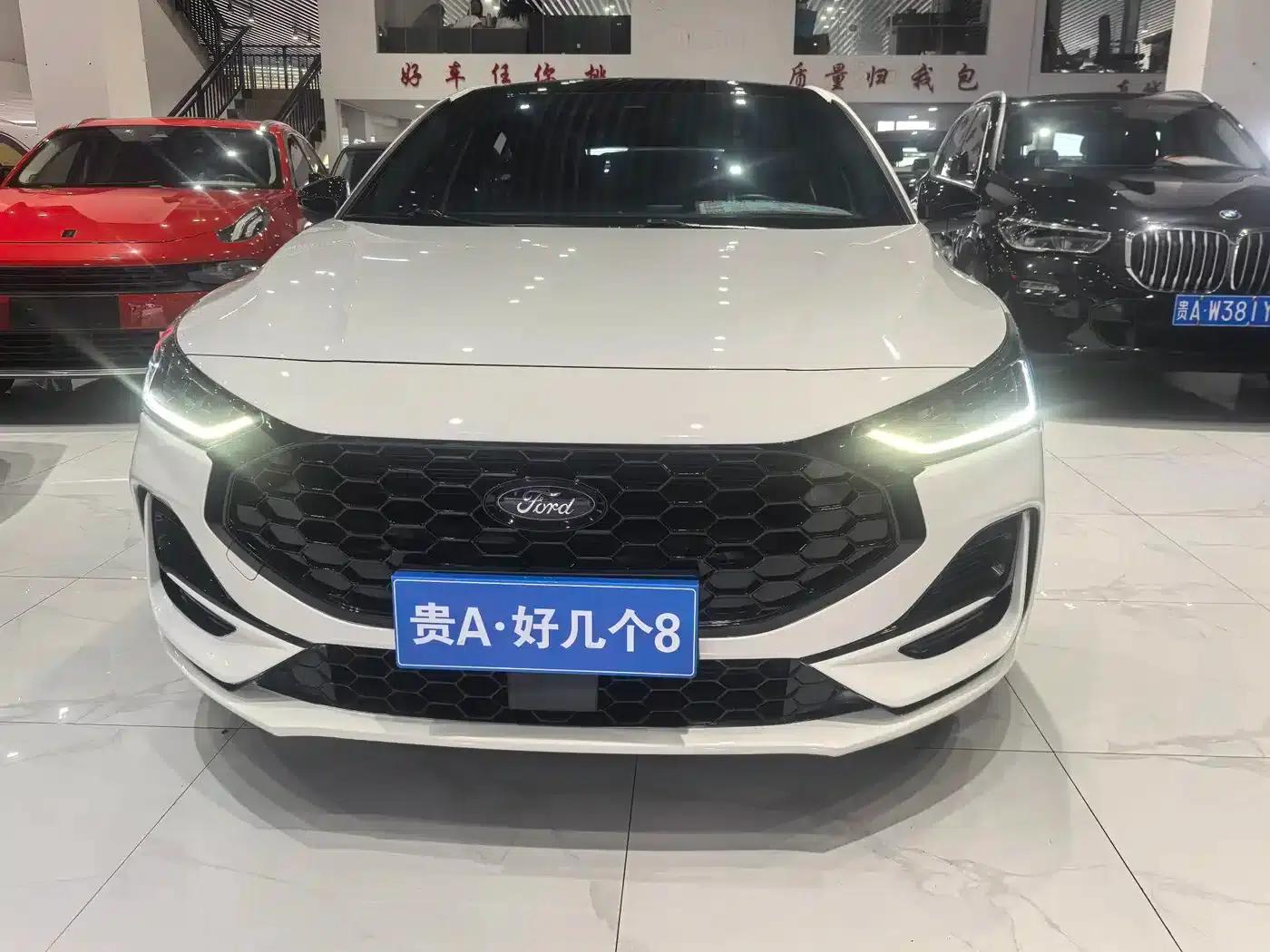 2022 Ford Focus Hatchback EcoBoost 180 Automatic ST Line — миниатюра 2