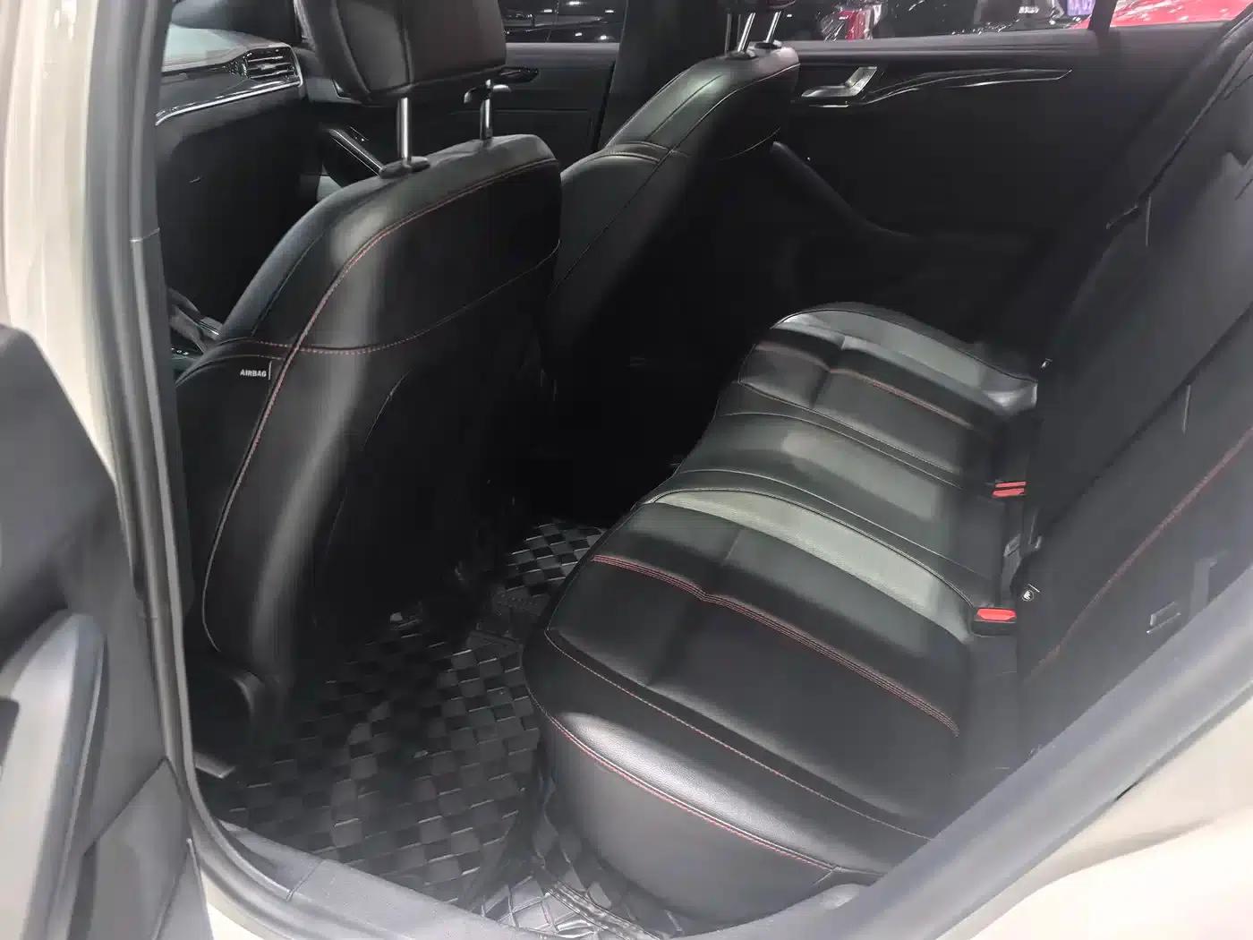 2022 Ford Focus Hatchback EcoBoost 180 Automatic ST Line — миниатюра 10