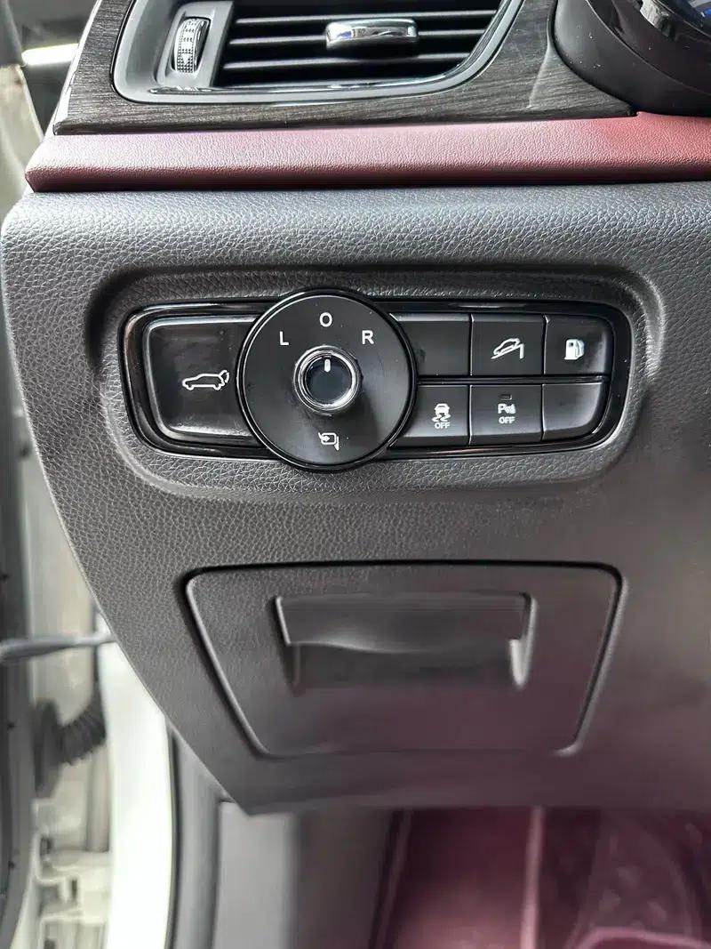 Trumpchi GS8 2017 320T 2WD Luxury Intelligent Connected Edition 7-Seater — миниатюра 28