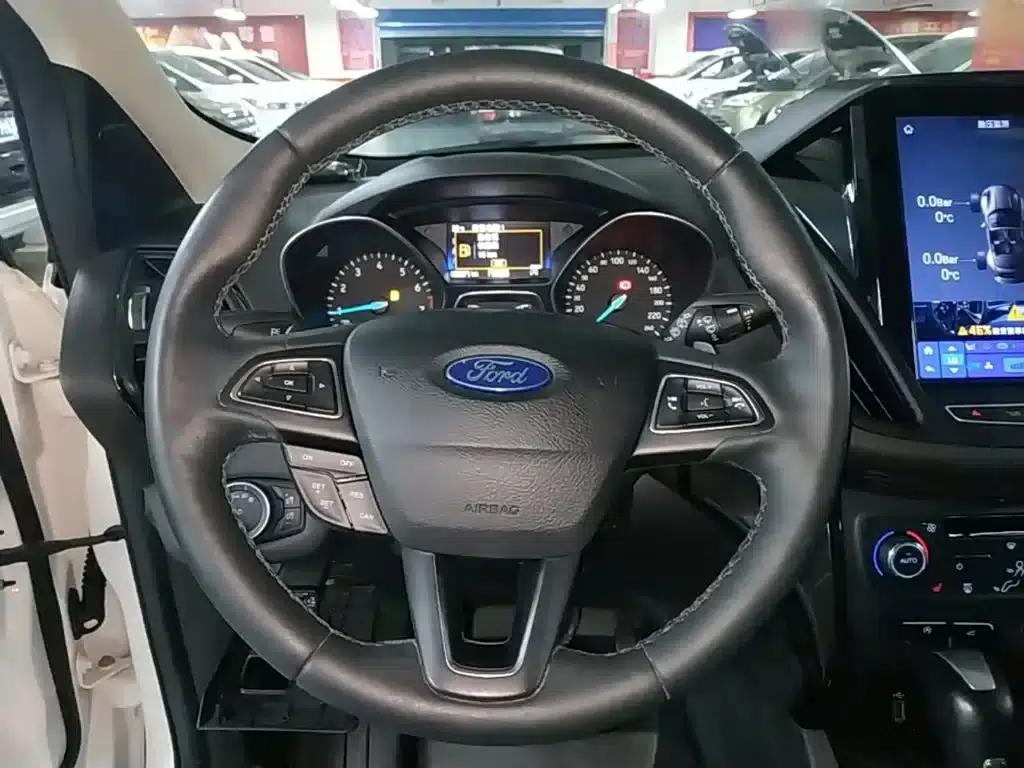 2017 Ford Kuga EcoBoost 245 AWD Luxury Edition — миниатюра 11