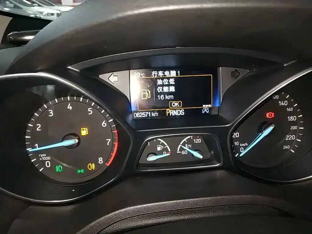 2017 Ford Kuga EcoBoost 245 AWD Luxury Edition — миниатюра 12