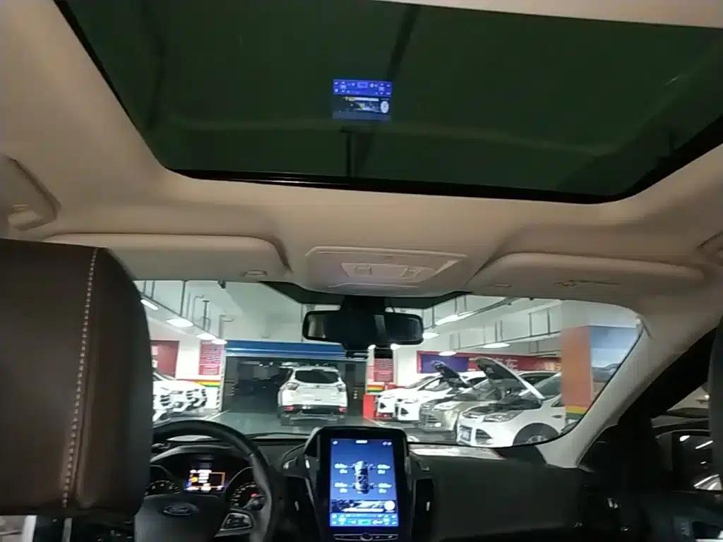 2017 Ford Kuga EcoBoost 245 AWD Luxury Edition — миниатюра 18