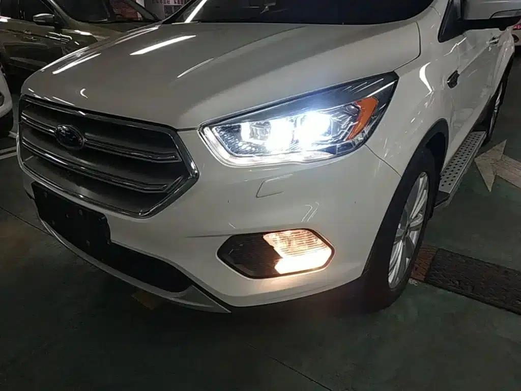 2017 Ford Kuga EcoBoost 245 AWD Luxury Edition — миниатюра 24