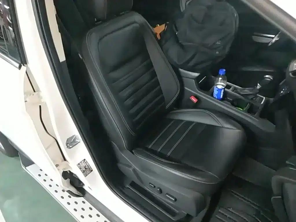 2017 Ford Kuga EcoBoost 245 AWD Luxury Edition — миниатюра 25