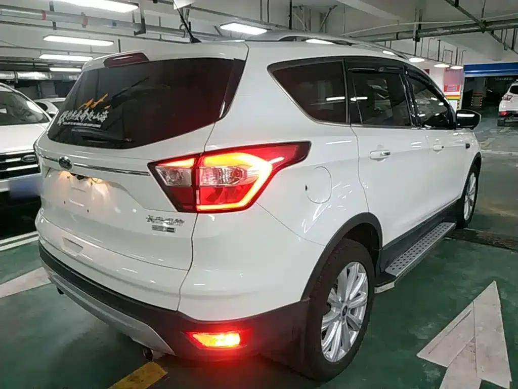 2017 Ford Kuga EcoBoost 245 AWD Luxury Edition — миниатюра 7