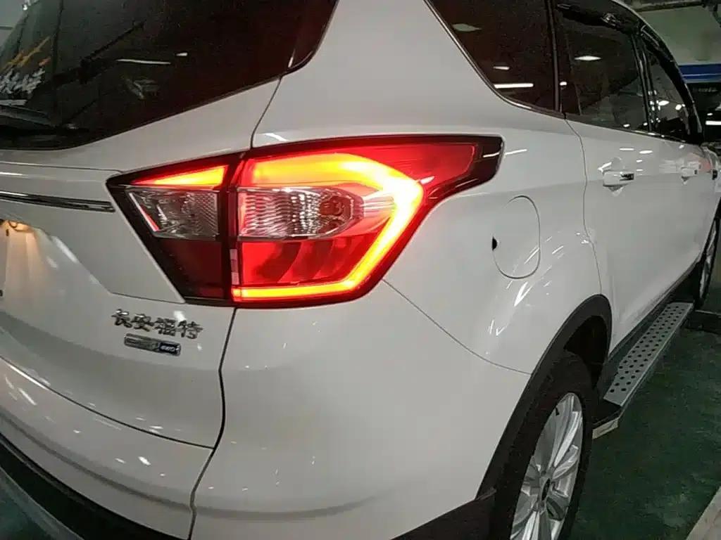 2017 Ford Kuga EcoBoost 245 AWD Luxury Edition — миниатюра 8