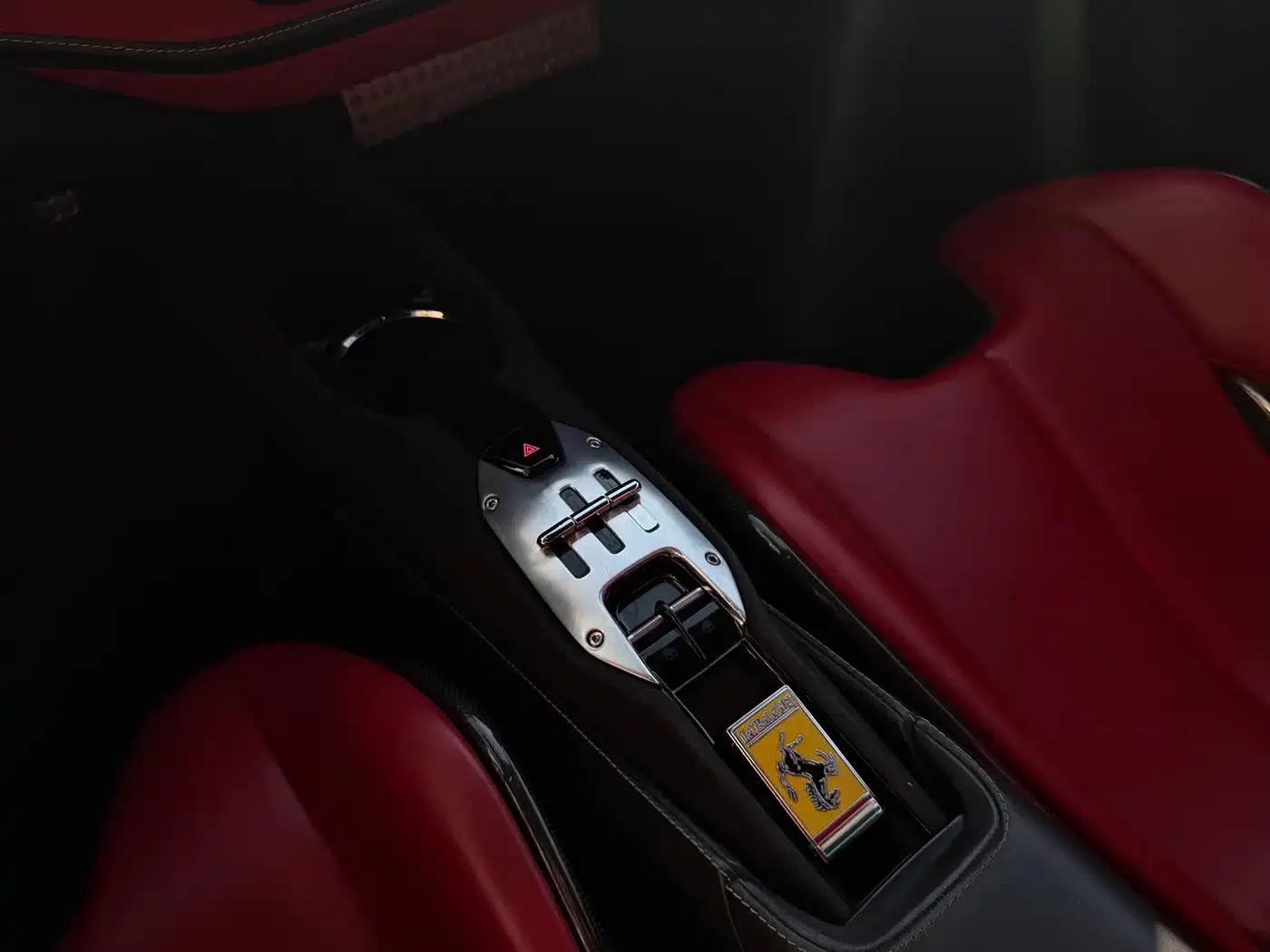 SF90 2020 3.9T V8 Stradale — миниатюра 11