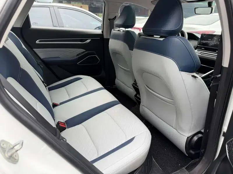 Geely Emgrand 2022 4th Generation 1.5L CVT Luxury Edition — миниатюра 18
