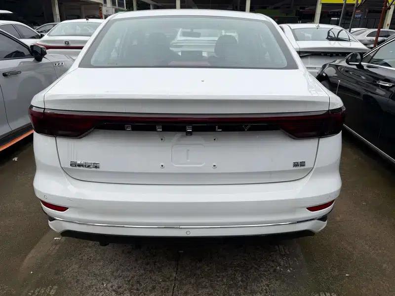 Geely Emgrand 2022 4th Generation 1.5L CVT Luxury Edition — миниатюра 5