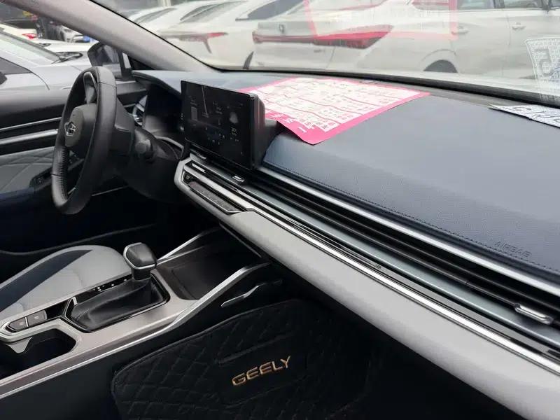 Geely Emgrand 2022 4th Generation 1.5L CVT Luxury Edition — миниатюра 8