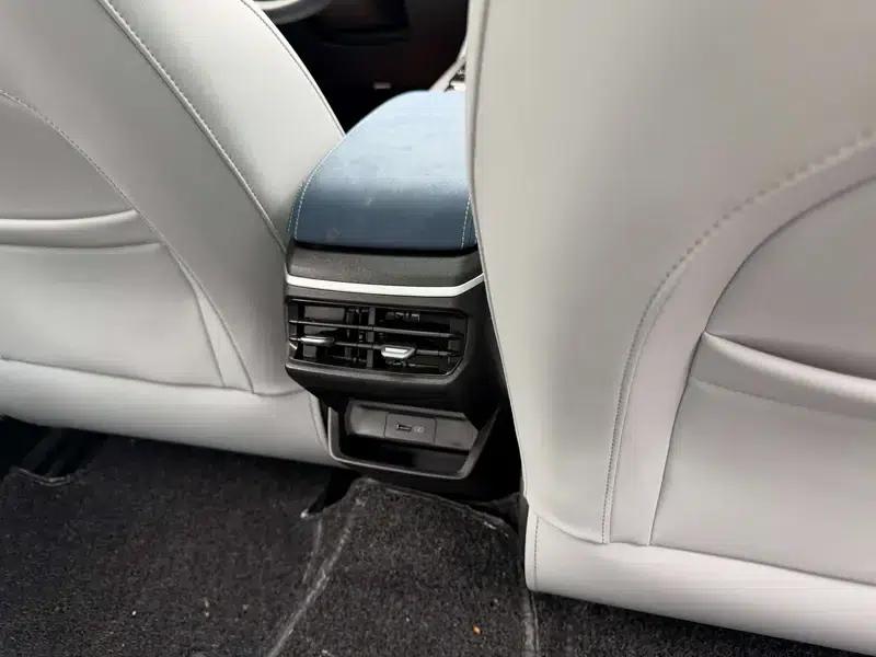 Geely Emgrand 2022 4th Generation 1.5L CVT Luxury Edition — миниатюра 10