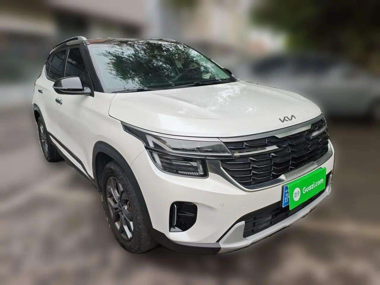 Kia Seltos 2023 1.5L CVT Luxury Edition — миниатюра 3