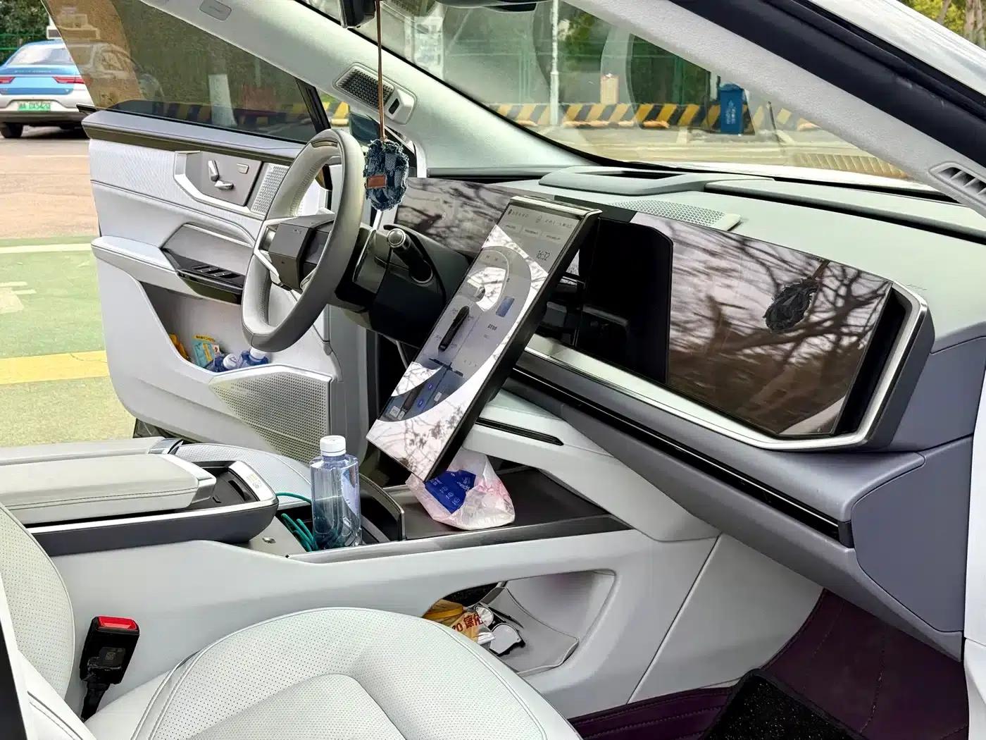HiPhi Y 2023 560km Elite Edition — миниатюра 7