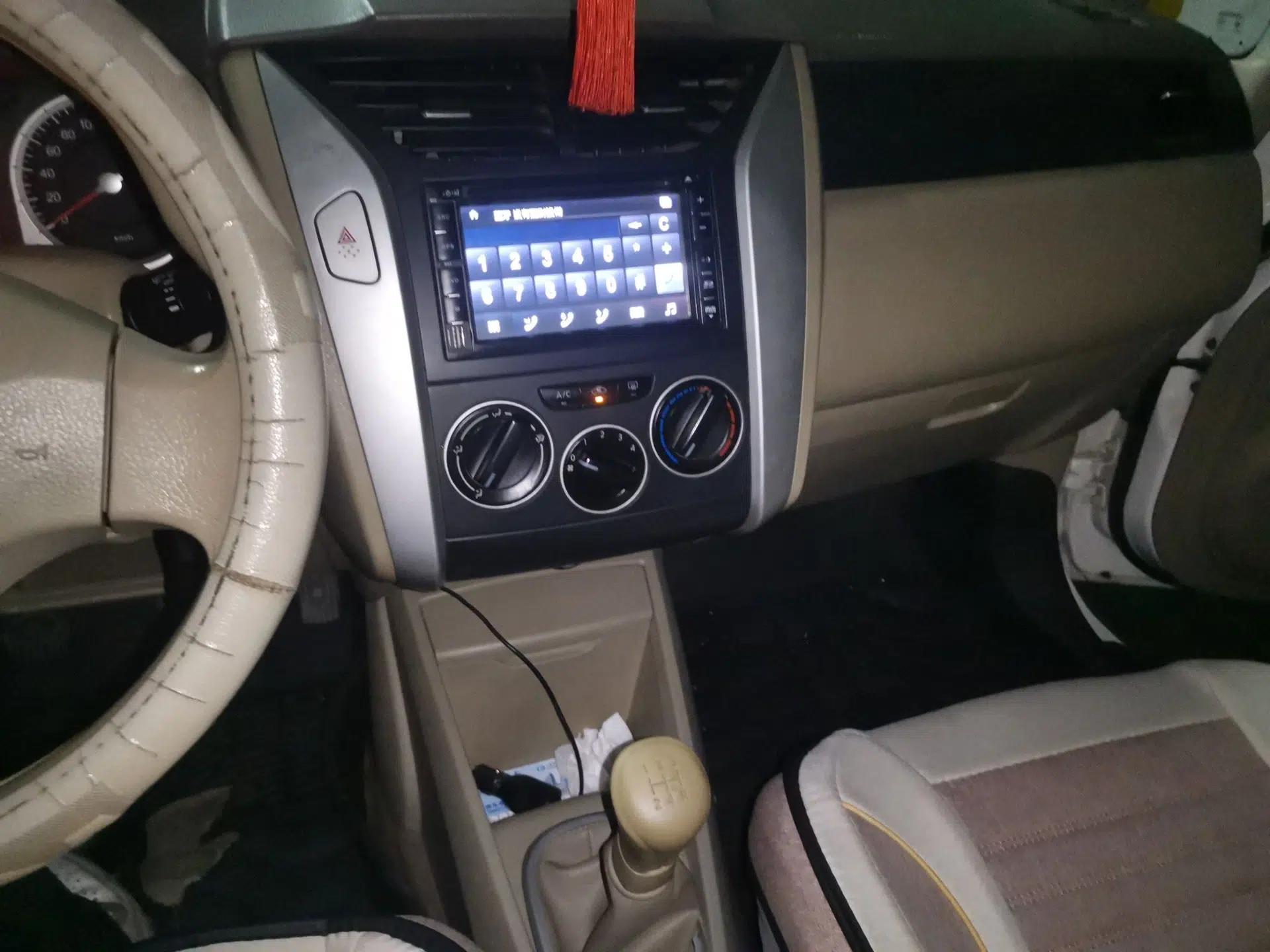 Venucia D50 2012 1.6L Manual Comfort Edition — миниатюра 13