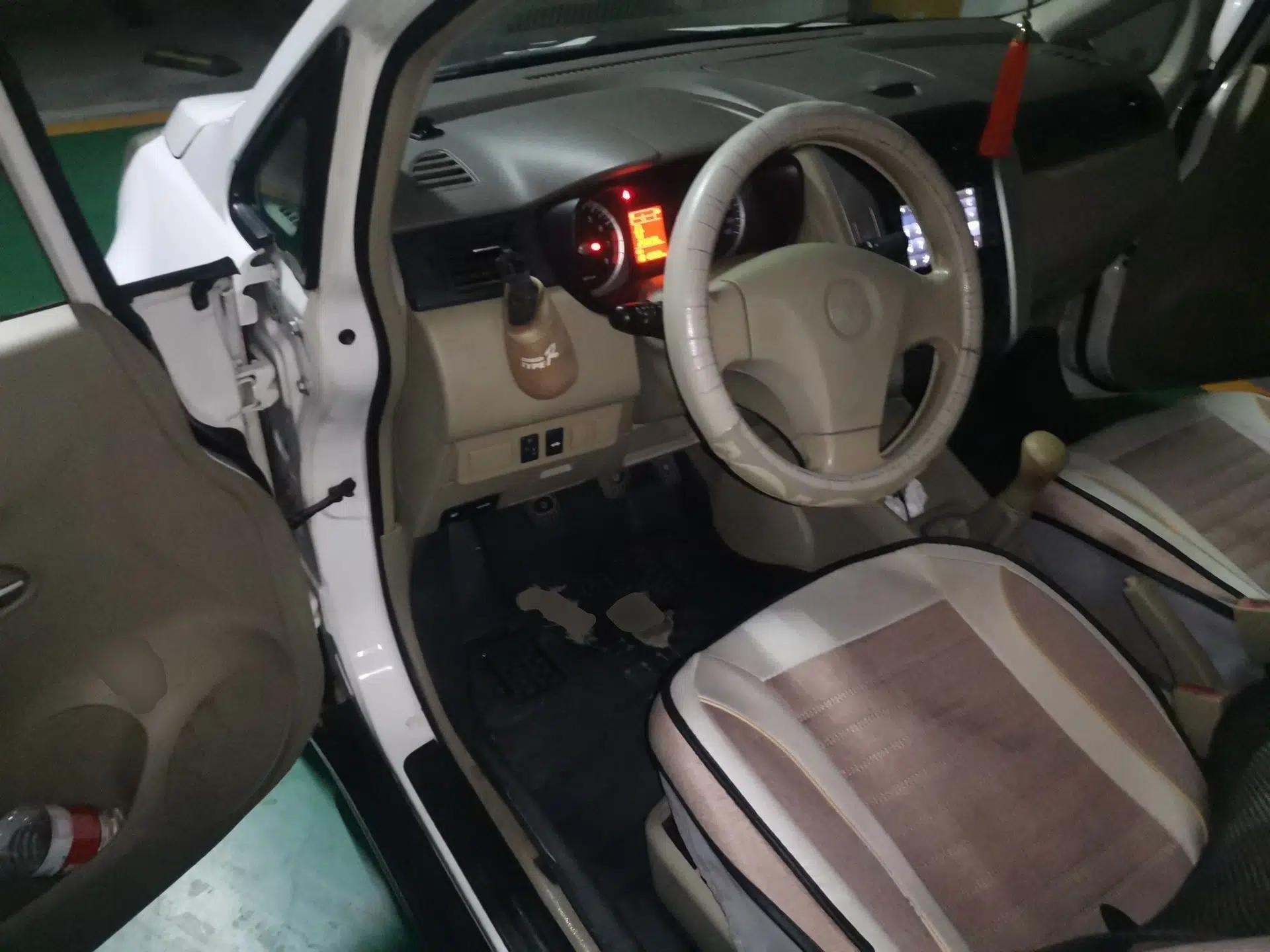 Venucia D50 2012 1.6L Manual Comfort Edition — миниатюра 16