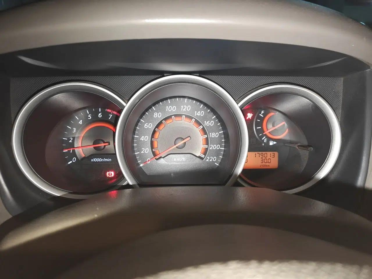 Nissan Sylphy 2009 1.6XE Automatic Comfort Edition — миниатюра 11