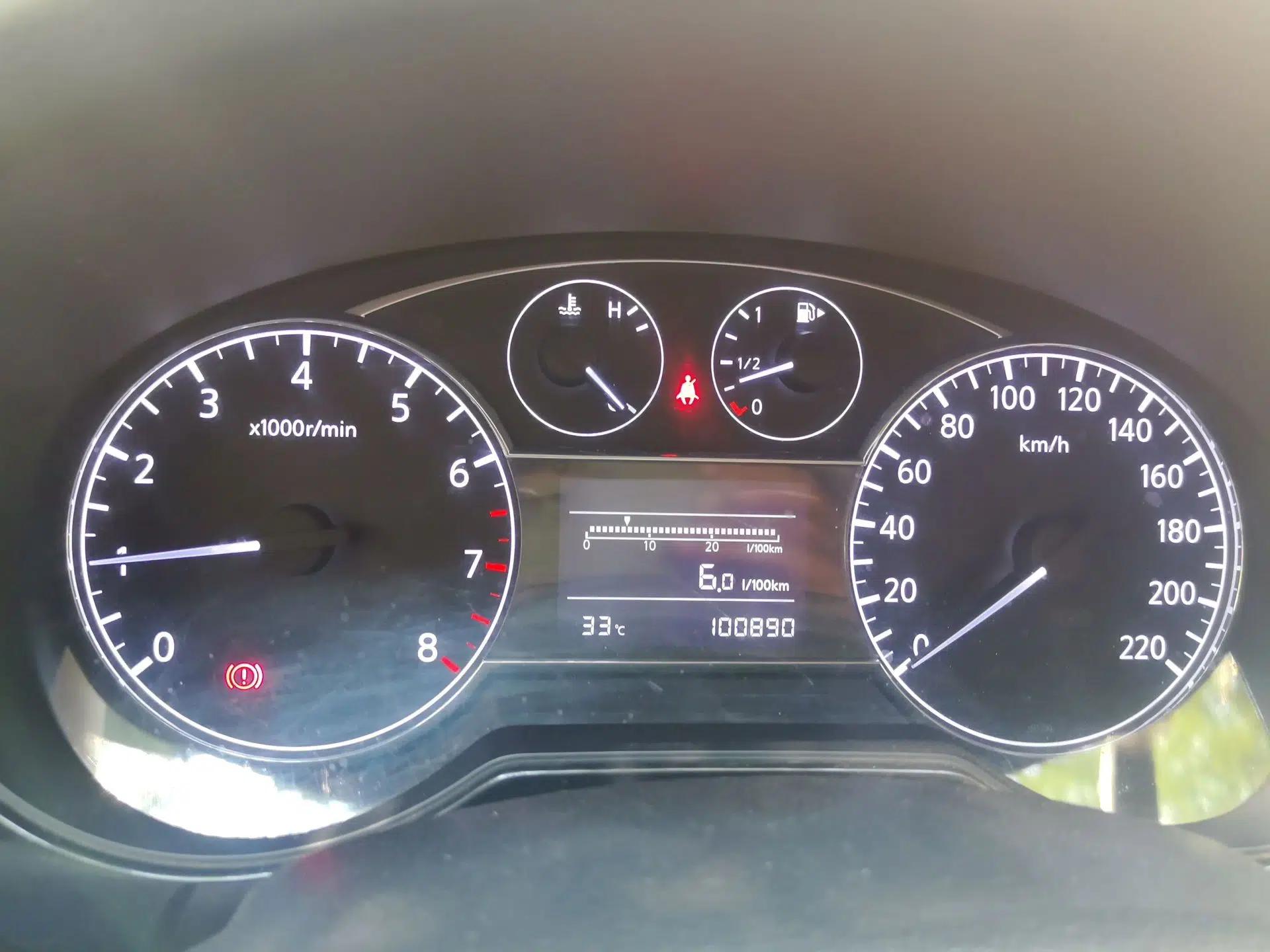 Nissan Tiida 2014 1.6L Manual Smart Model — миниатюра 11