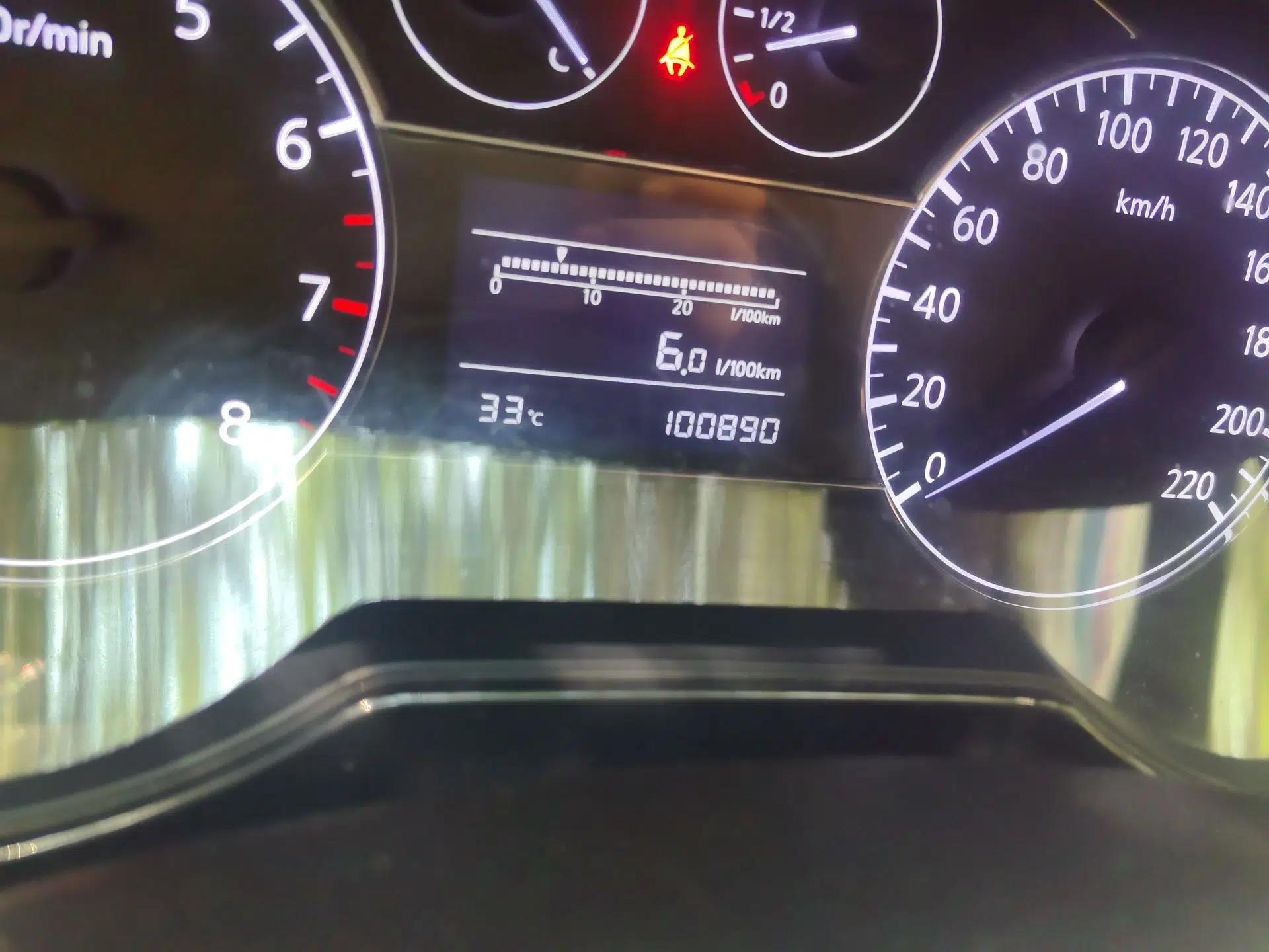 Nissan Tiida 2014 1.6L Manual Smart Model — миниатюра 12