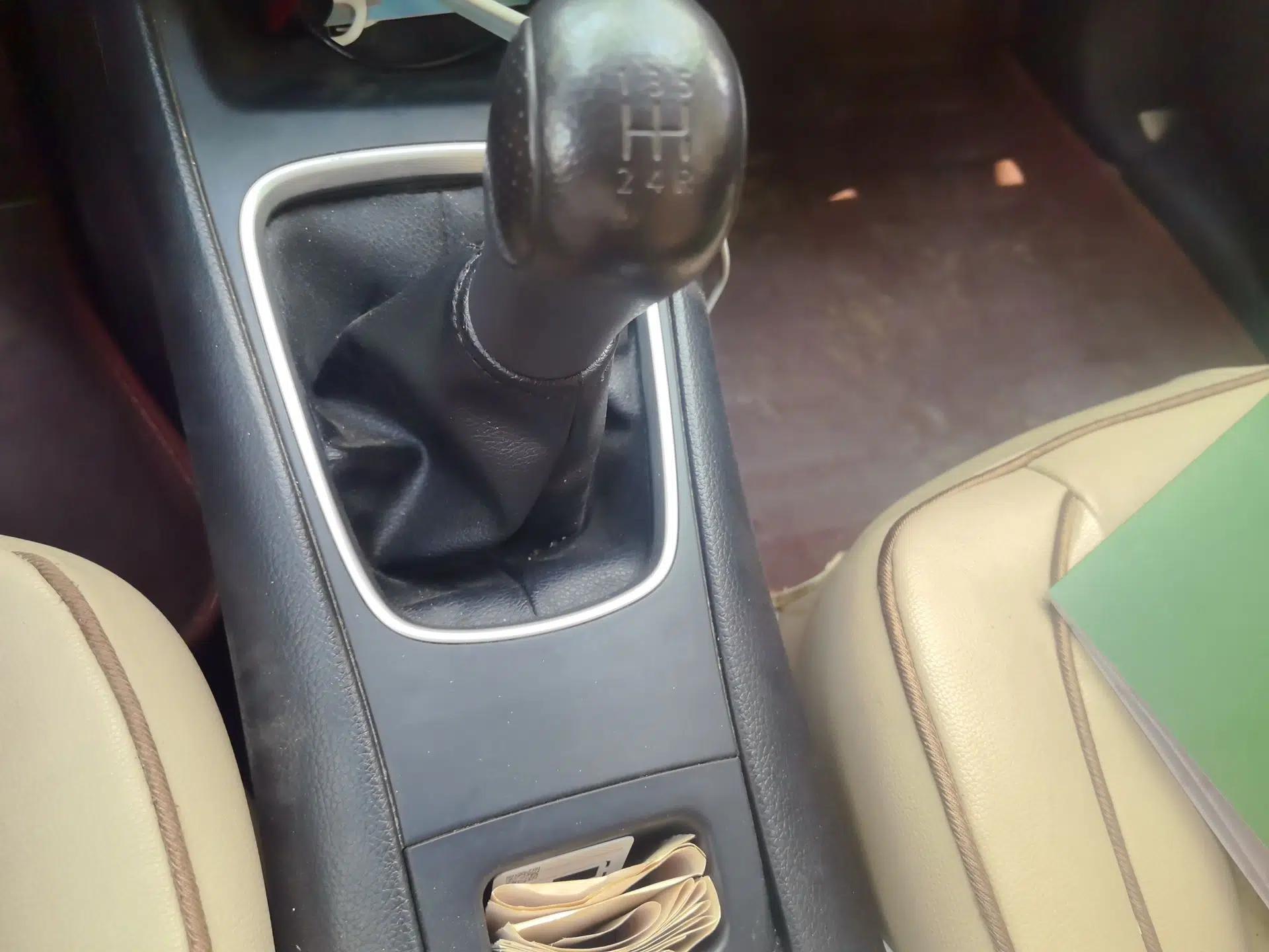 Nissan Tiida 2014 1.6L Manual Smart Model — миниатюра 14