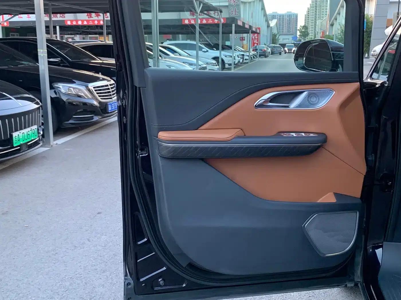 Hongqi HQ9 PHEV 2024 2.0T AWD Business Edition — миниатюра 7