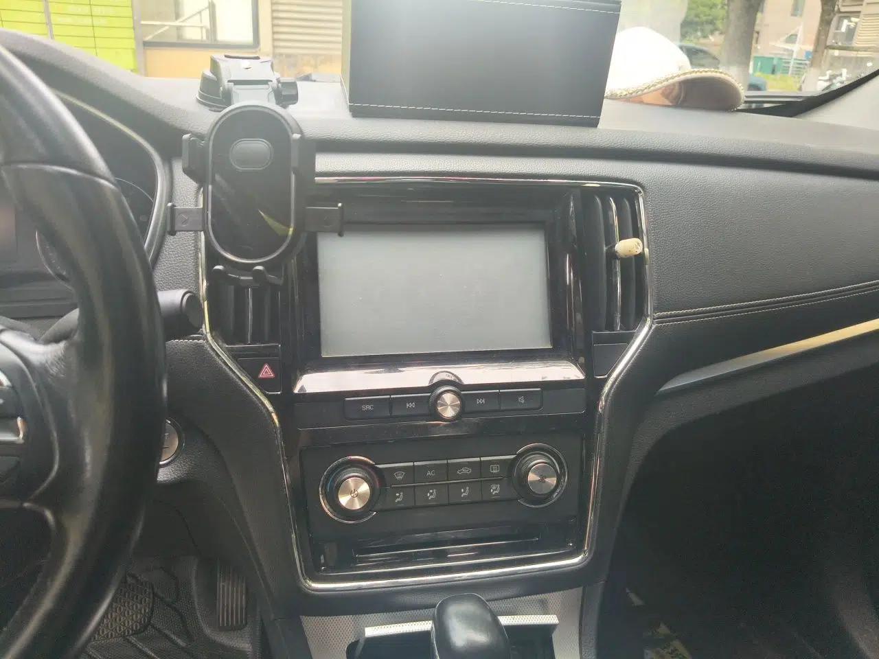 Roewe RX5 2016 20T Two-Wheel Drive Automatic Flagship Edition — миниатюра 13