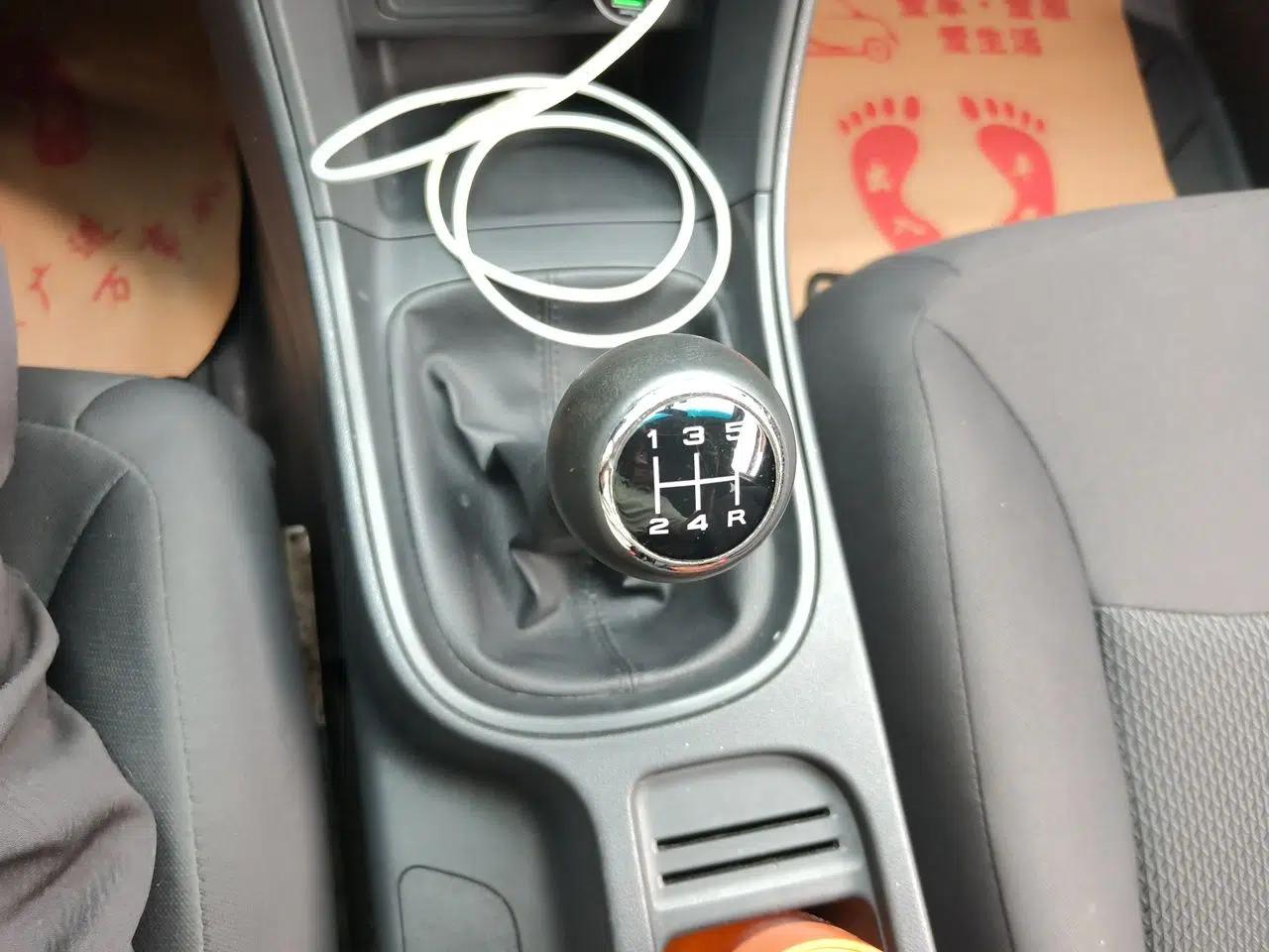 Roewe 360 2016 1.5L Manual Smart Screen Version — миниатюра 14