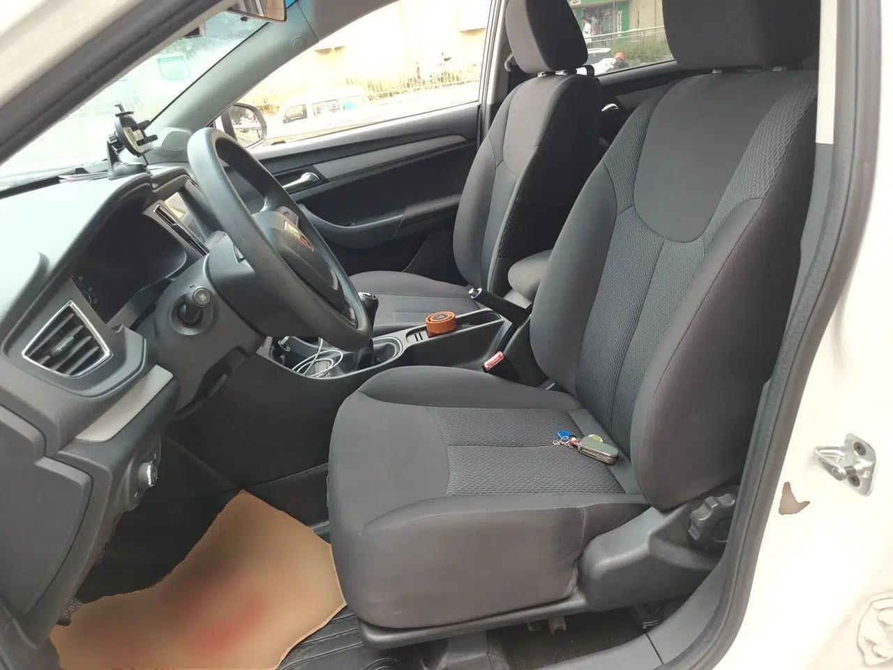 Roewe 360 2016 1.5L Manual Smart Screen Version — миниатюра 15
