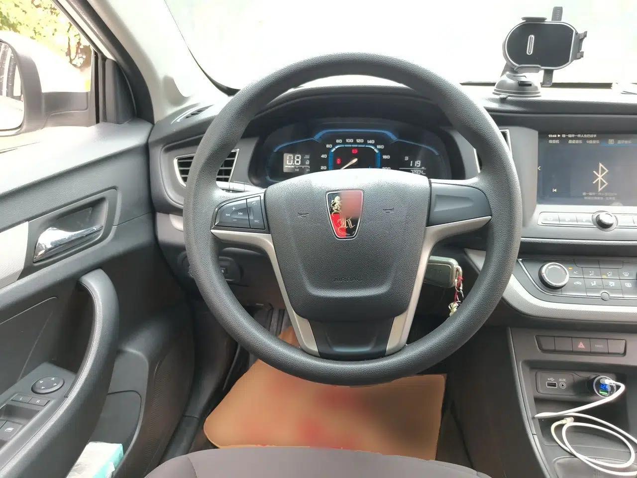 Roewe 360 2016 1.5L Manual Smart Screen Version — миниатюра 10