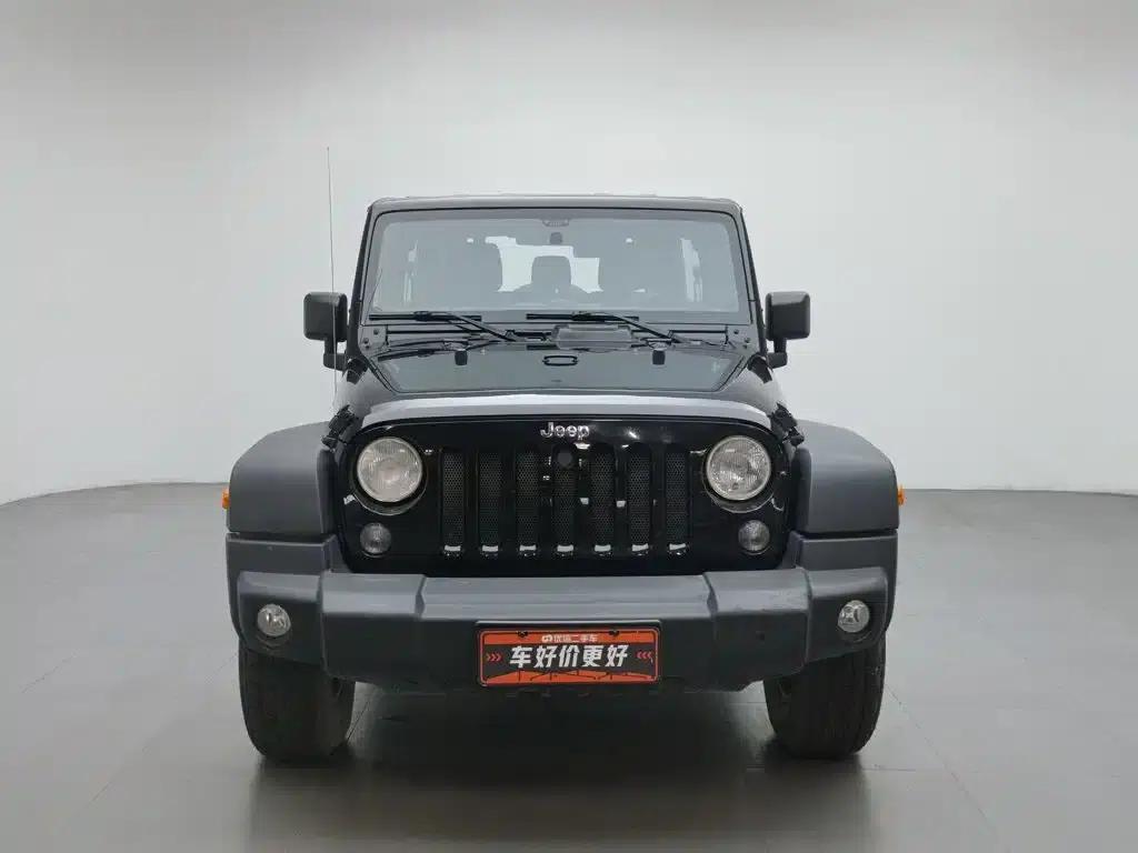 2015 Jeep Wrangler 3.6L Rubicon Four-Door Comfort Edition — миниатюра 3