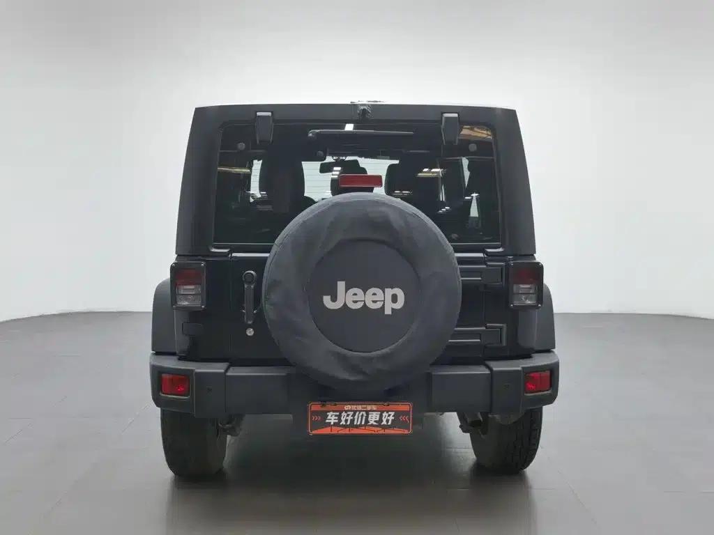 2015 Jeep Wrangler 3.6L Rubicon Four-Door Comfort Edition — миниатюра 4