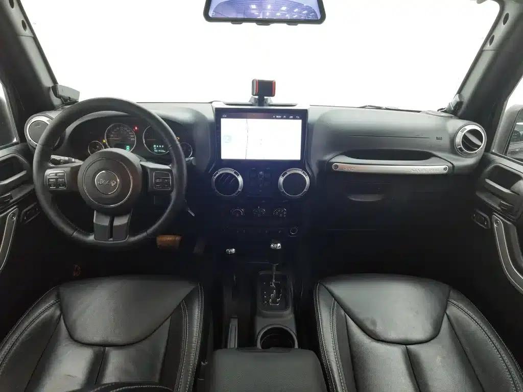 2015 Jeep Wrangler 3.6L Rubicon Four-Door Comfort Edition — миниатюра 5