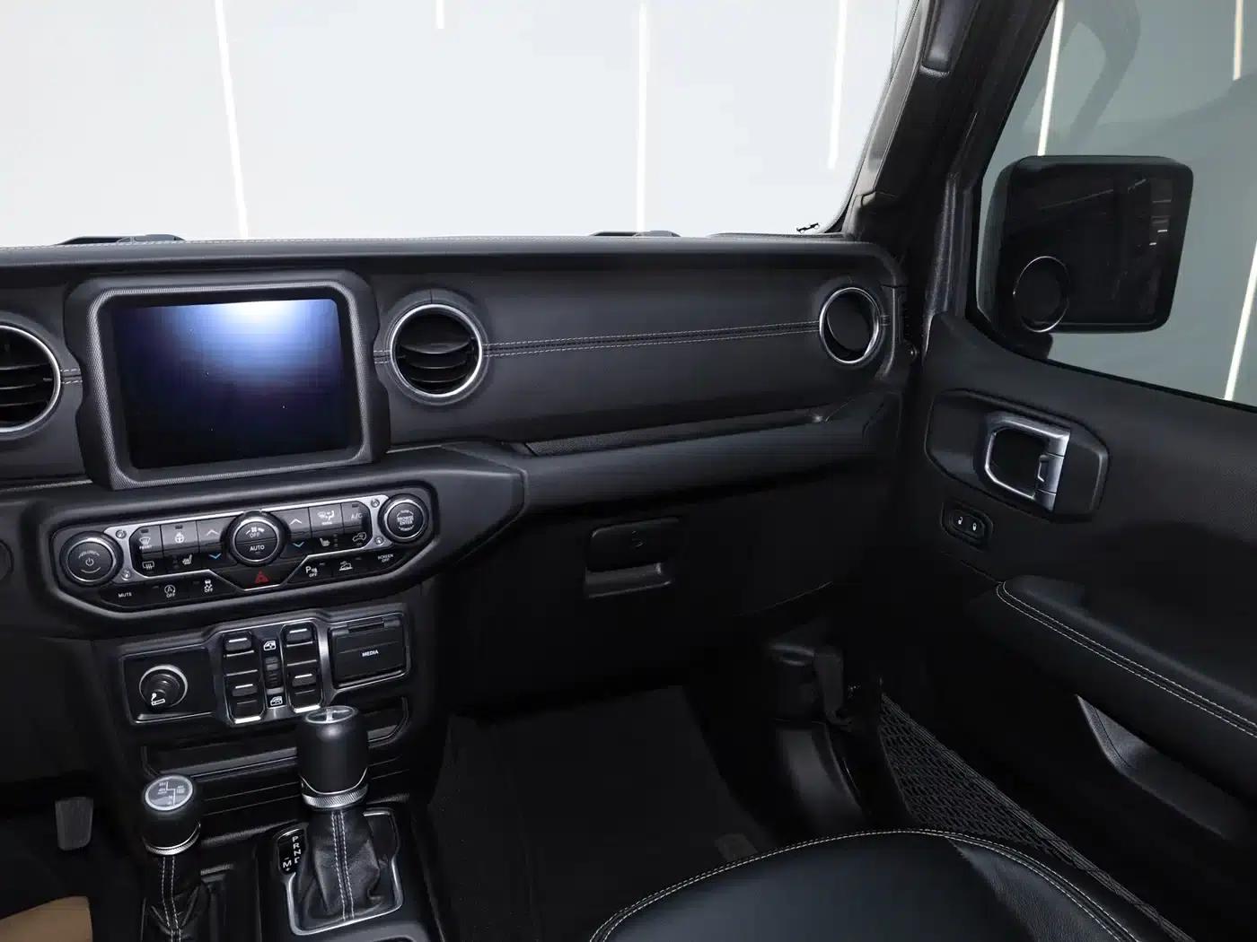 Gladiator 2022 3.6L First Edition — миниатюра 20