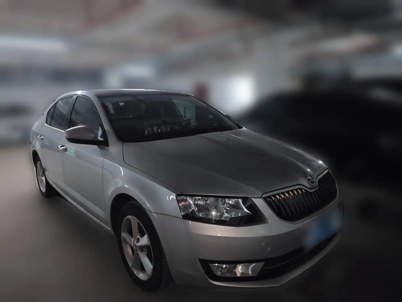 Skoda Octavia 2015 1.6L Automatic Yijun Edition — миниатюра 3