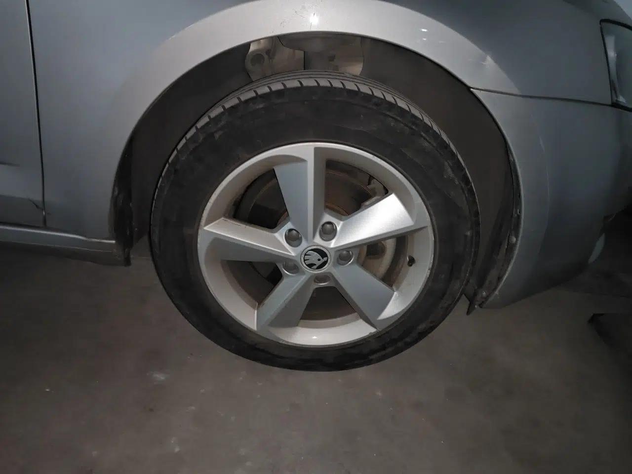 Skoda Octavia 2015 1.6L Automatic Yijun Edition — миниатюра 8