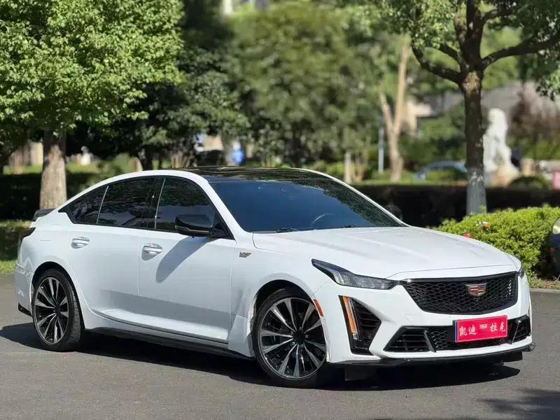 2022 Cadillac CT5 28T Luxury — миниатюра 3