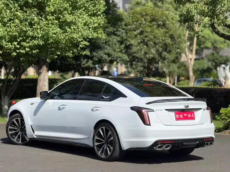 2022 Cadillac CT5 28T Luxury — миниатюра 4