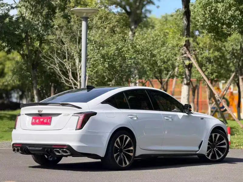 2022 Cadillac CT5 28T Luxury — миниатюра 6