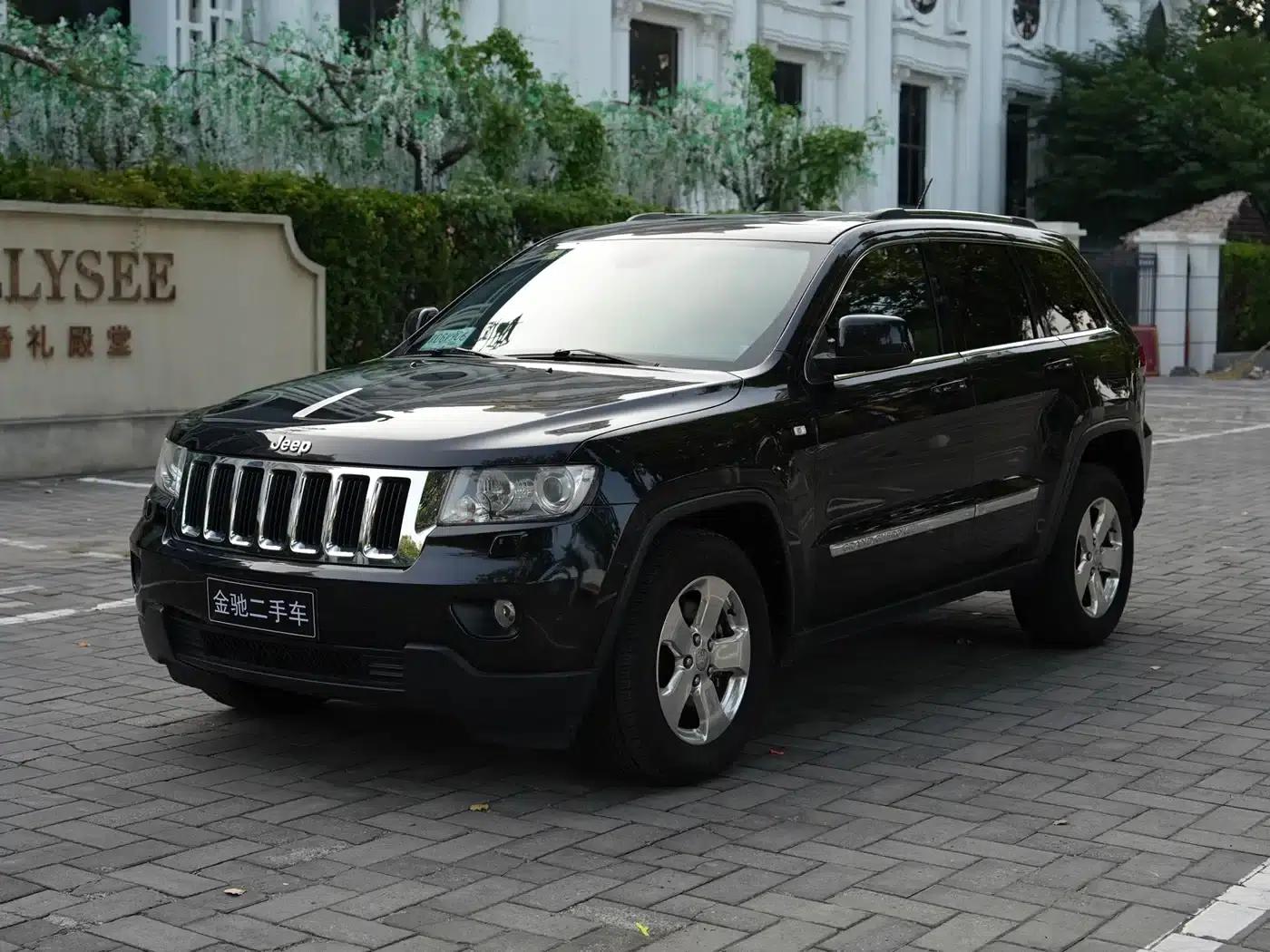 2012 Jeep Grand Cherokee (Imported) 3.6L Comfort Navigation Edition — миниатюра 1