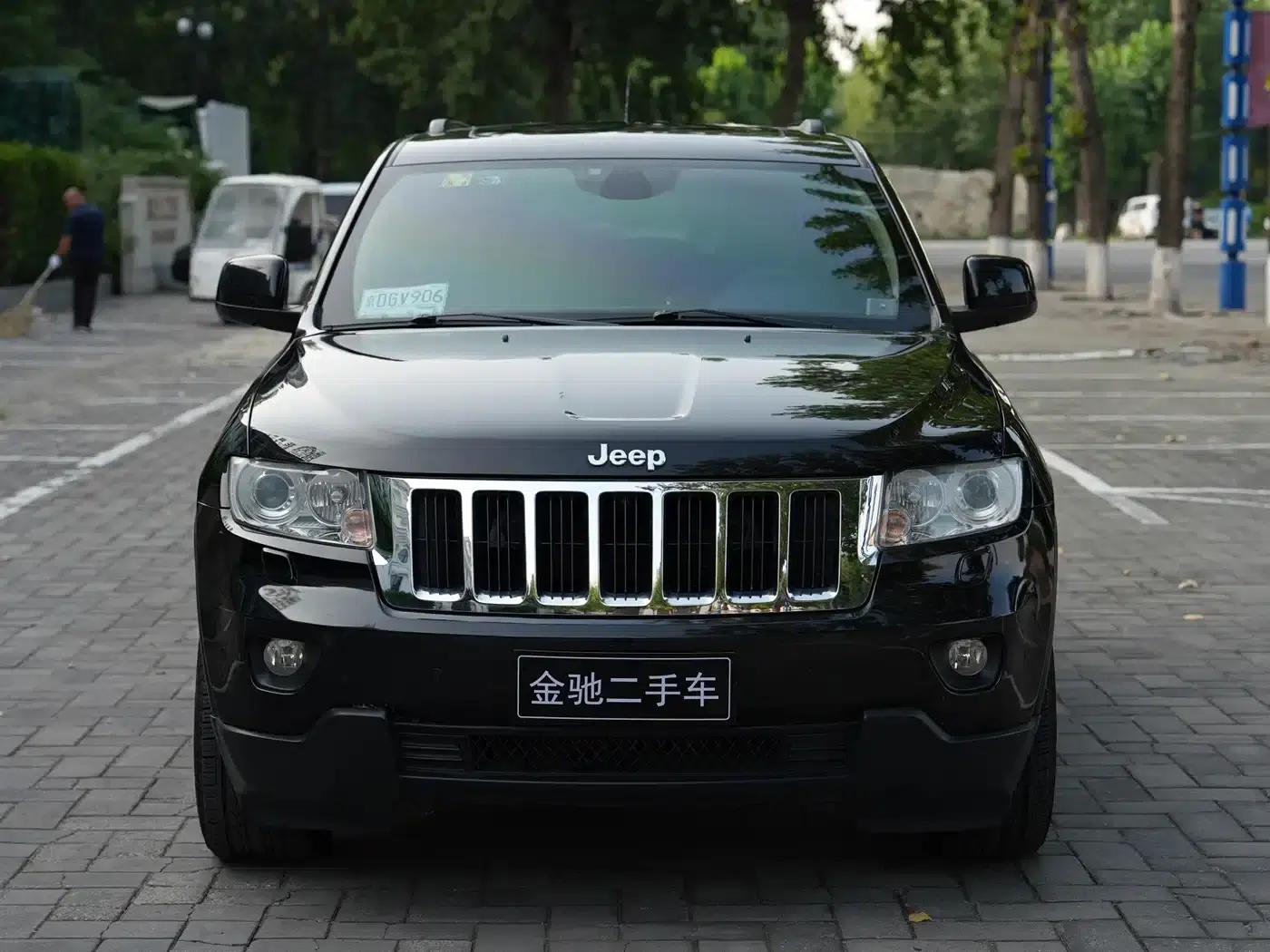2012 Jeep Grand Cherokee (Imported) 3.6L Comfort Navigation Edition — миниатюра 2